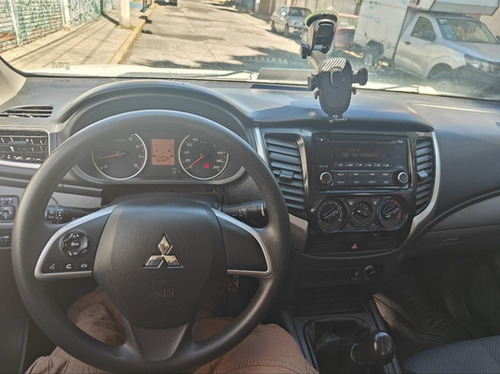 Mitsubishi L200 2.4 Cabina Doble 4x2 Mt