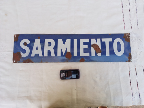 Antiguo Cartel Enlozado De Calle Sarmiento Bombé 60 X 15 Cm