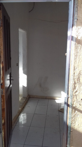 Casa Na Vila Alpina Com 2 Cômodos + Quintal Grande, Casa Para Alugar, Aluga-se Casa Quarto E Cozinha