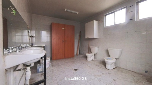 Amplia Casa Antigua Con Patio. Zona Residencial