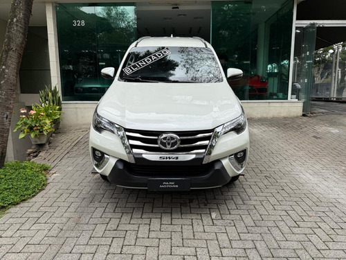 Toyota Hilux SW4 2.8 SRX 4X4 7 LUGARES 16V TURBO INTERCOOLER DIESEL 4P AUTOMÁTICO