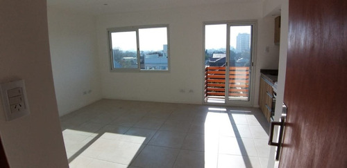 Imagen 5 de 8 de Ph De 1 Ambiente C/frente Abierto Y Balcon
