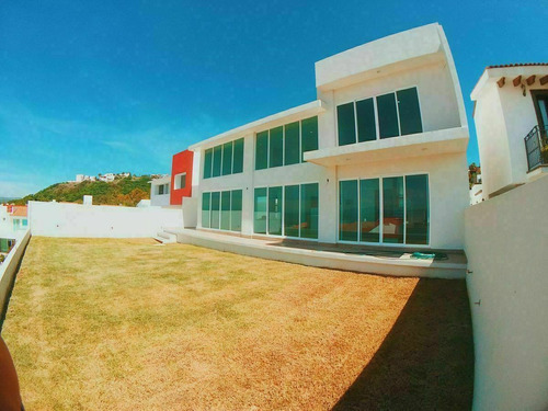 Luxury Home, Vista Real, Gran Jardín, 3 Recamaras Con Baño, 