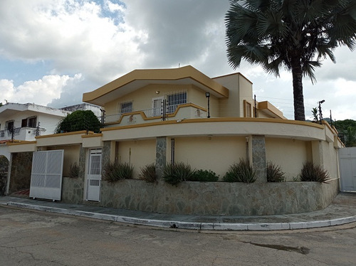 Casa En Prebo Ii, De 2 Niveles En Calle Cerrada En Valencia     Plc-850