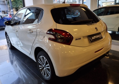 Peugeot 208 Allure Tiptronic
