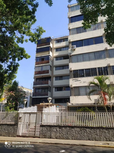 Vendo Cómodo Y Funcional Apartamento En Las Delicias De Sabana Grande 114 M2/3h/3b/1pto / 45.000$ Negociables