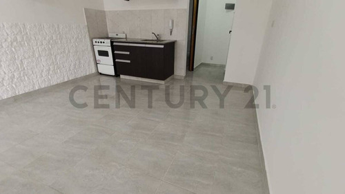 Ph En Venta Castelar Con Patio Y Cochera Apto Prefesional Y Apto Credito.