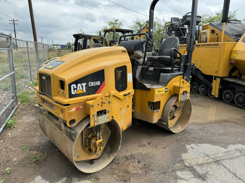 Vibrocompactador Caterpillar Cb24b 2017