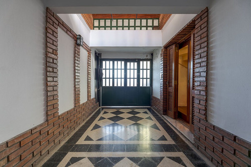 Venta/permuta Casa De 3 Dormitorios B. Parque