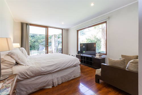 Casa En Arriendo De 5 Dorm. En Las Condes