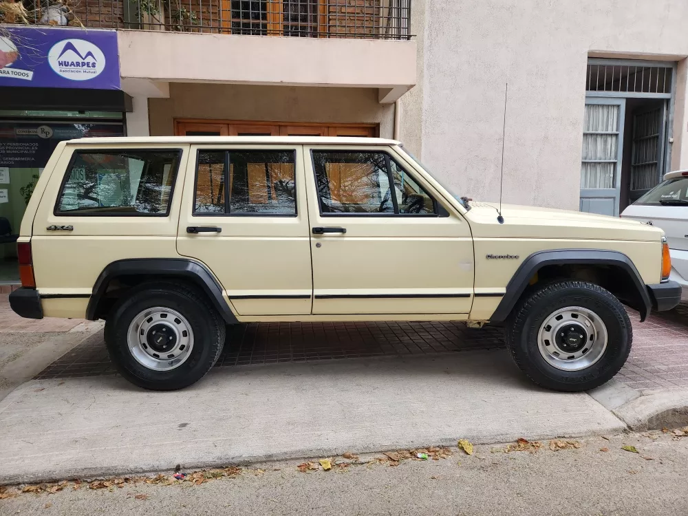 Jeep Cherokee 2.5 Sport