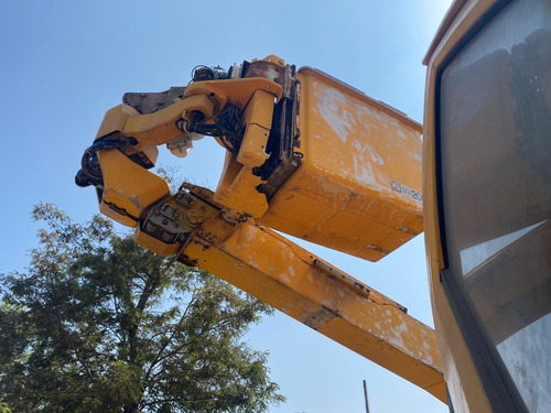 Imagen 9 de 10 de Camion Alza Hombre Isuzu Sn140