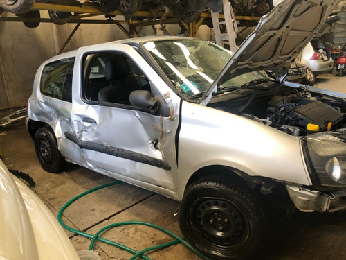 Chocado Renault Clio 1.2 2012 Listo Para Transferir