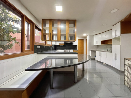 En Condominio: Vía Aurora, Lo Curro, 2.400 M2 Terreno