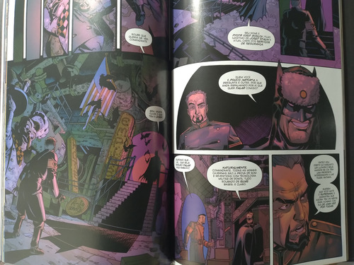 Superman: Entre A Foice E O Martelo - Mark Millar . Dave Johnson . Kilian Plunkett - Panini Comics 2021 - Em Português - Capa Dura (Usado)