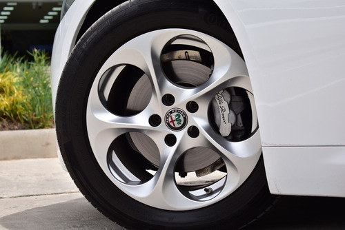 Imagen 7 de 20 de Alfa Romeo Giulia 2.0 200cv 200 Distinctive 2019 - Car Cash