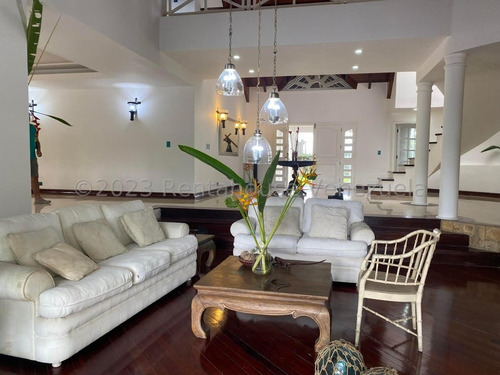 Casa En Venta En Alto Hatillo Terraza Areas Sociales Caracas Angela Tochon