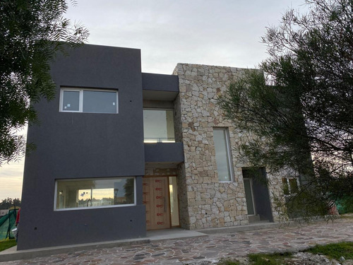 Imagen 1 de 15 de Casa En Venta Canton Norte A La Laguna Excelente Orientación Y Vista