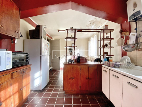 Casa En Venta 4d, 3b, 3e, Piscina Y Gran Terreno En Ñuñoa.