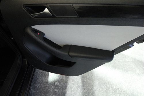 Volkswagen Jetta 2.0 Live Mt