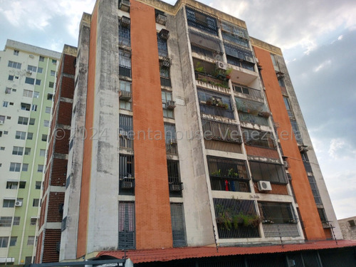 Vendo Apartamento En Urbanización Los Caobos (amoblado), Código 24-23580 Cm