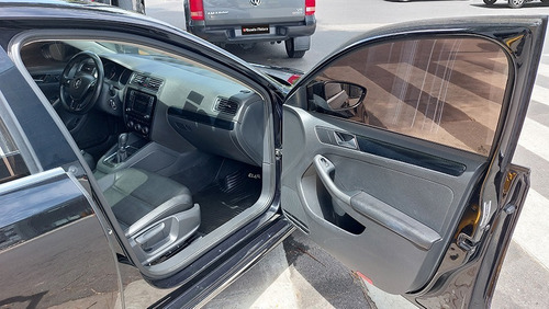 Imagen 20 de 25 de Vw Volkswagen Vento 2016 2.5 Luxury At Gnc Abasto Motors