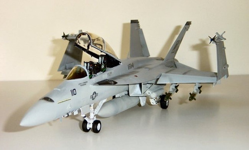 Avion F/a-18f Super Hornet Italeri Escala 1:48 Es Un Armable