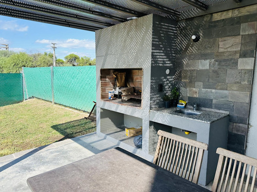 Venta De Casa Valle Escondido Córdoba - Patagonia Village Dos Dormitorios Patio 360 M2 Asador