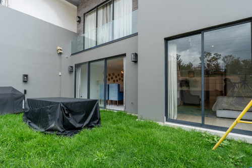 ¡exclusivo Departamento En 2 Pisos Con 3 Habitaciones En Lomas De Tecamachalco Con Acabados De Lujo Y 3 Estacionamientos!