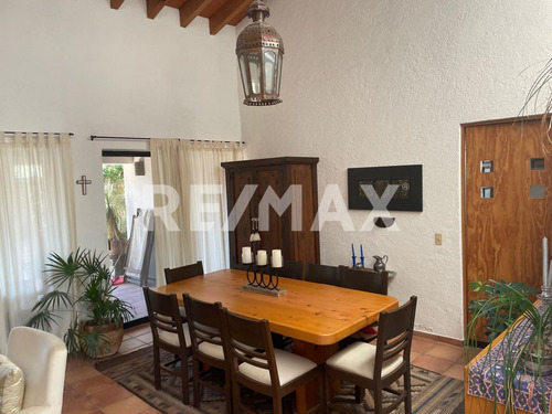 Casa En Renta En Privada En Hacienda De Los Cues En Villas Del Mesón En Una Planta