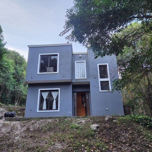Hermosa Casa De 3 Dormitorios Ubicada En Un Entorno Natural
