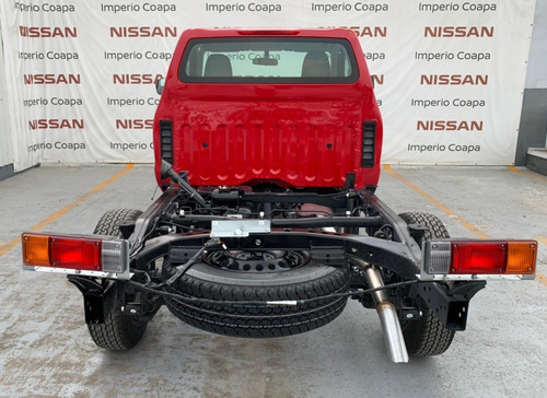 Imagen 7 de 10 de Nissan Np300 Chasis Cab Sin Aire 2022