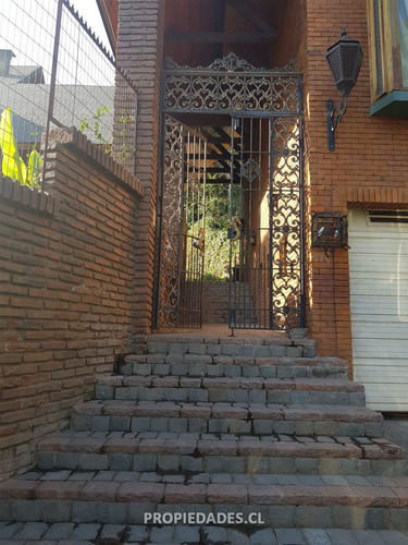 Casa En Venta De 5 Dormitorios En El Arrayán