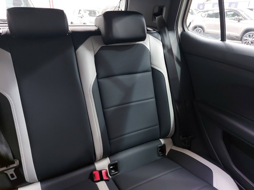 Imagen 14 de 25 de Volkswagen T-cross Highline At 200tsi