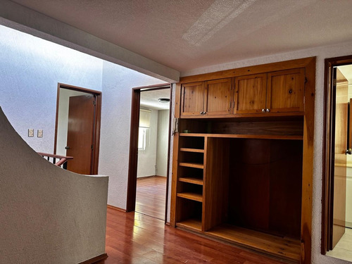 Casa En Renta En Metepec A 1 Cuadra De Av Comonfort Y Tollocan A 5 Min Town Square, En Privada