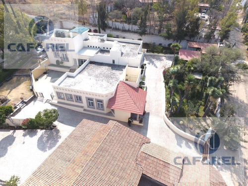 Hermosa Casa En Venta  De 2,350m2 , Colinas Del Bosque 1a Secc (mg)