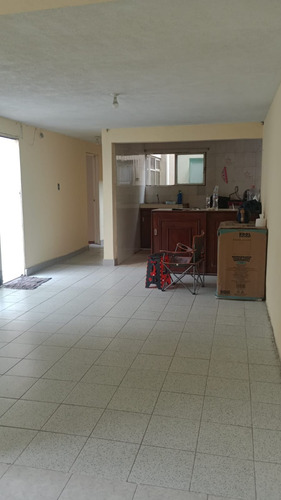 Casa En Venta Con 1 Departamento Independiente 180m2, Col. Jacarandas, Iztapalapa.