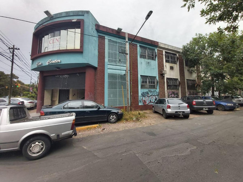 Imagen 2 de 17 de Depósito - Villa Adelina