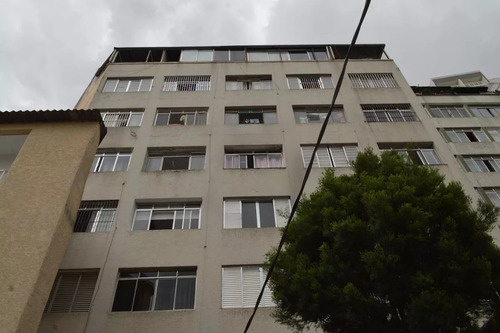 Kitnet A Venda Em Sé Com 30m²
