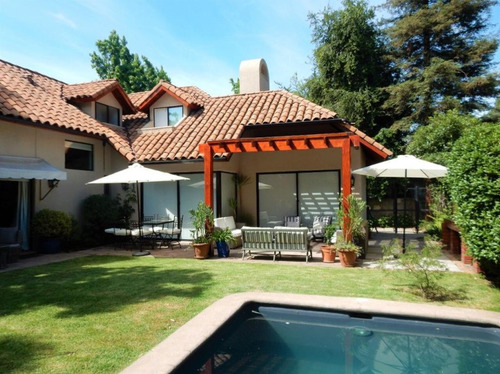 Excelente Casa En Lo Barnechea, Frente A Portal Dehesa