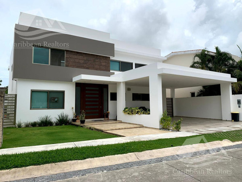 Casa En Venta En Villa Magna Cancun / Codigo: N-tcs5670