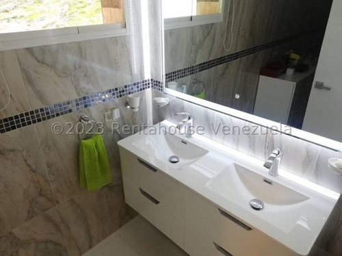 341m2 Terreno Y 341m2 Construcción En Santa Paula Casa Moderna Recién Remodelada, Mls#25-4489