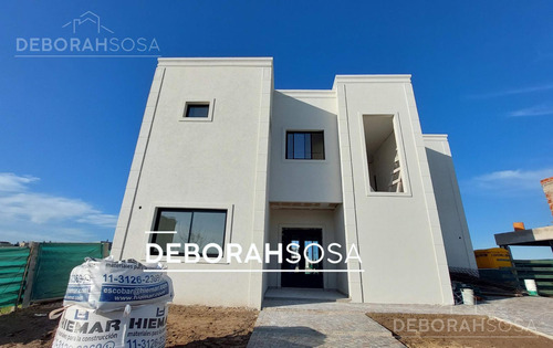 Casa En  Venta - Barrio El Naudir- Escobar -5 Ambientes - Zona Norte-  -a La Laguna-