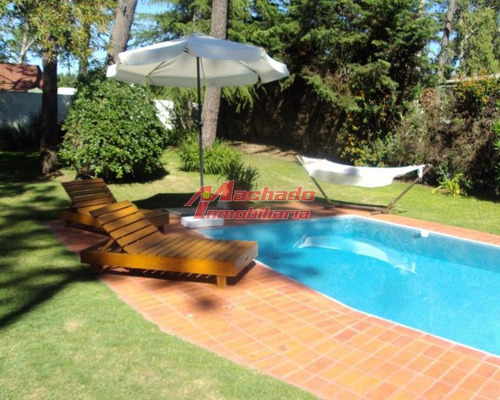 Casa De Cuatro Dormitorios Con Piscina - San Rafael- Ref: 5524