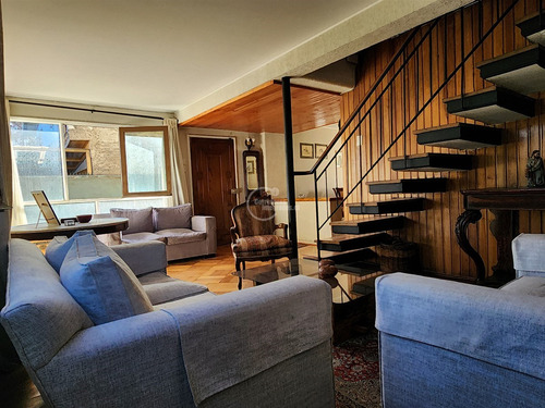 Casa En Venta De 5 Dorm. En Las Condes