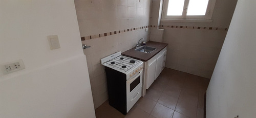 Imagen 3 de 8 de Real Oportunidad De Inversión! 3 Amb La Calle C/ Patio En Zona Centro - Diagonal Alberdi Y Cordoba