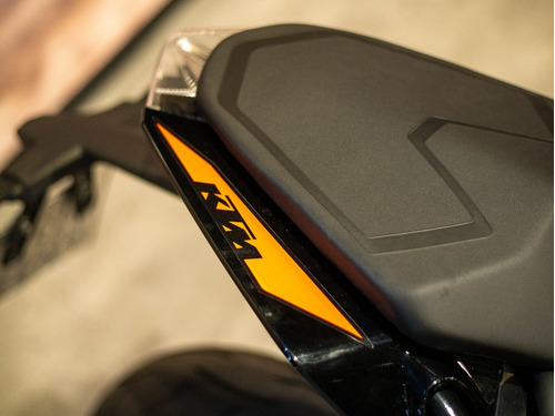 Imagen 21 de 25 de Ktm Duke 390 Gris Usado Seleccionado