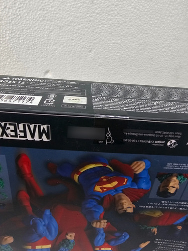 Superman Hush Mafex (Usado)