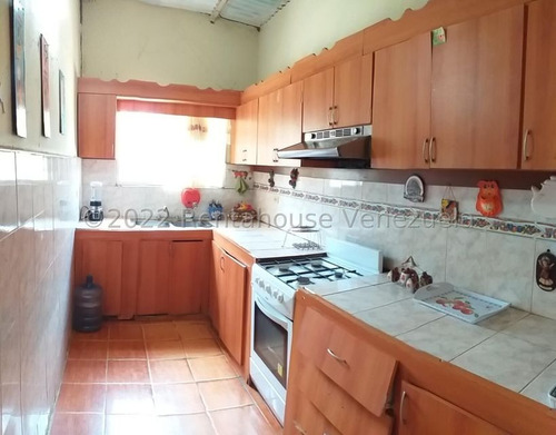 Imagen 4 de 8 de Acogedora Casa En Venta En Intercomunal Coro La Vela 22-25260 04146954944