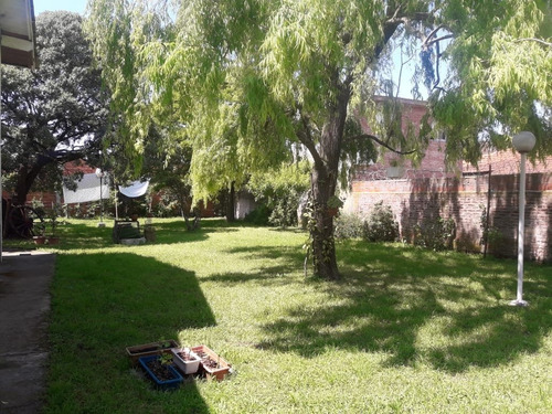 Latorre Prop. Vende Chalet De 4 Amb Con Hermoso Parque + Depto En El Fondo